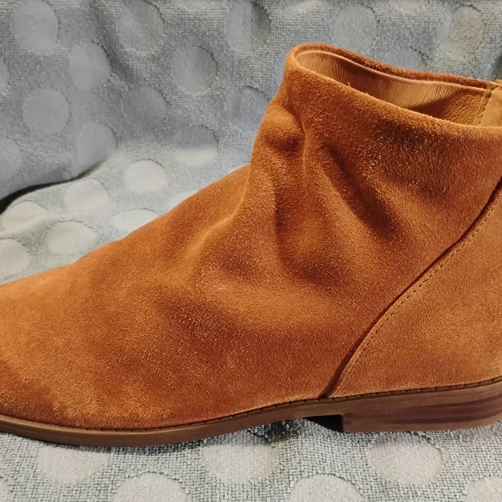Gentle Souls By Kenneth Cole Women's Emma Suede Zip Bootie in Size 9.5 NWOT - Picture 9 of 14